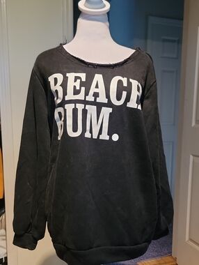 Black "BEACH BUM." Women's Pullover Sweat Shirt